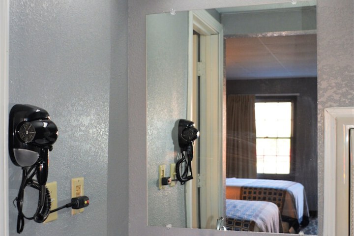 Standard Room, King or Two Doubles (8 of 15)