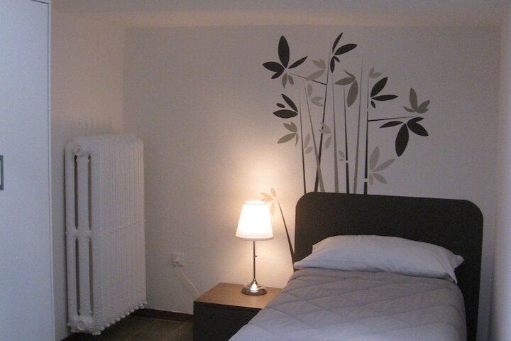 Room 8 of 38