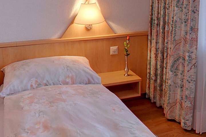 Room 10 of 79