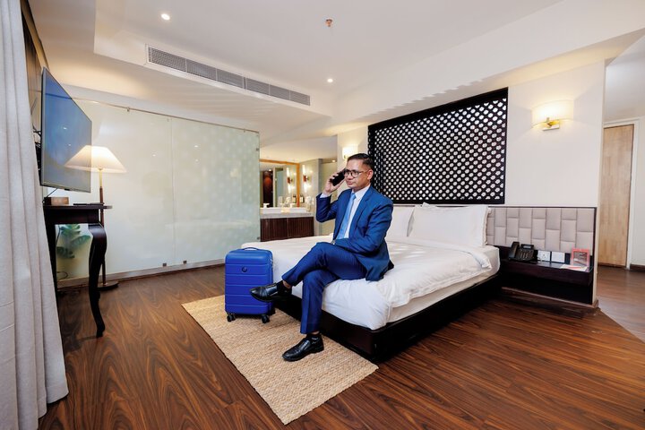 Room 28 of 153