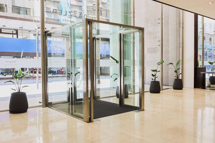 Entrance & Lobby