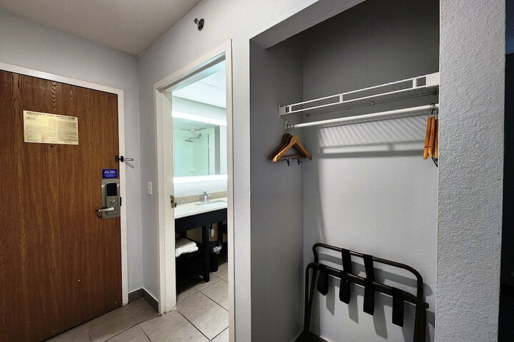 Room 20 of 49