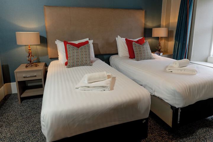 Room 28 of 117