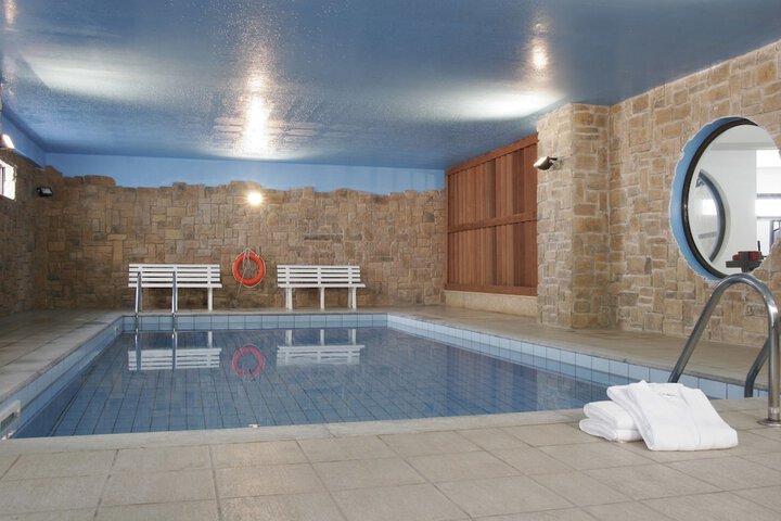 Hotel Pool