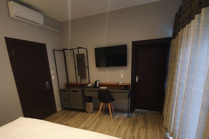 Room 17 of 43