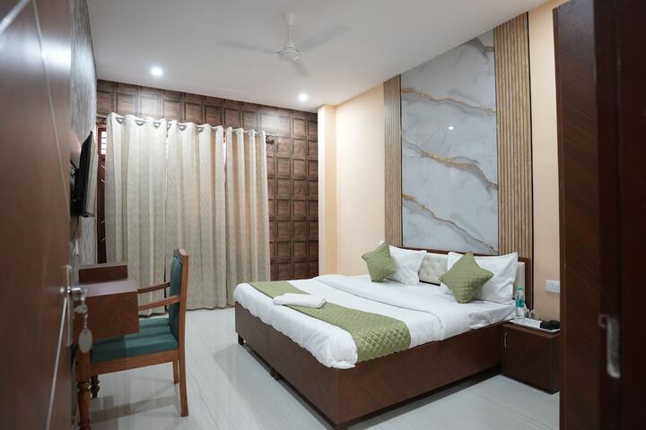 Room 16 of 36