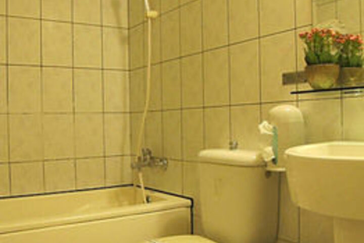 Room 4 of 20
