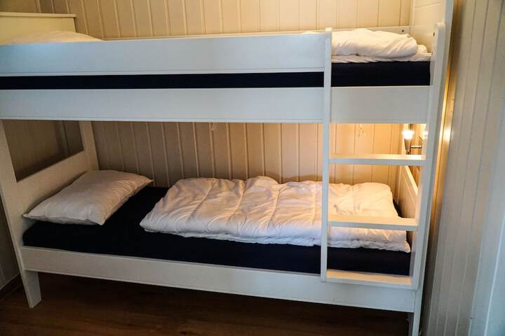 Room 18 of 117