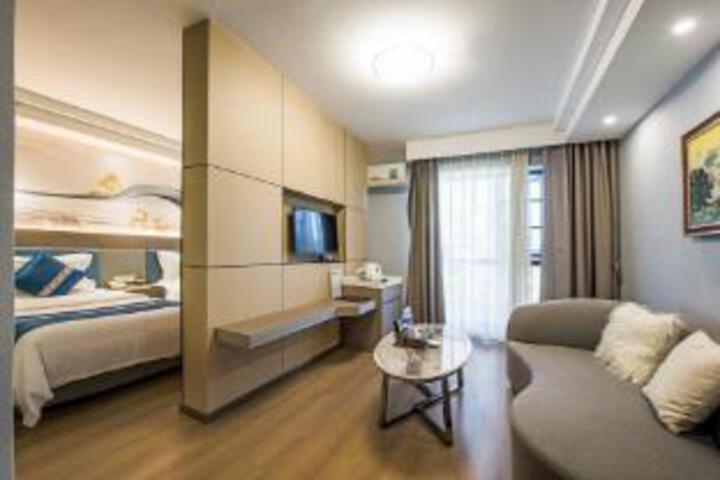 Room 10 of 11