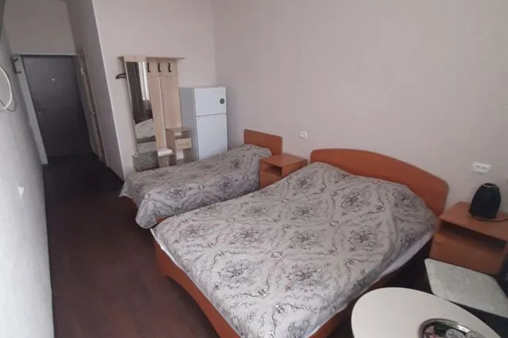 Room 4 of 10