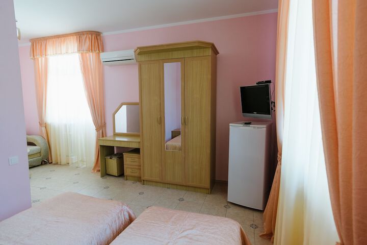 Room 16 of 18