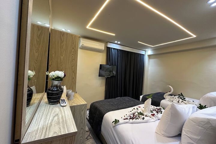 Room 6 of 27