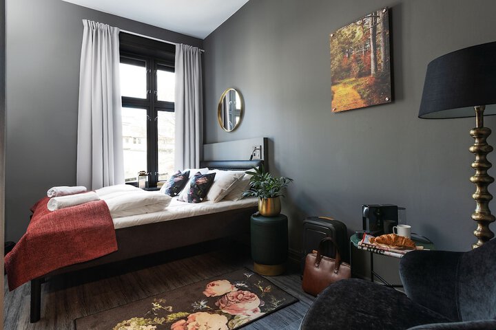 Room 2 of 38