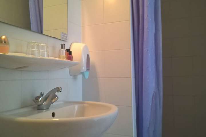 Room 35 of 59
