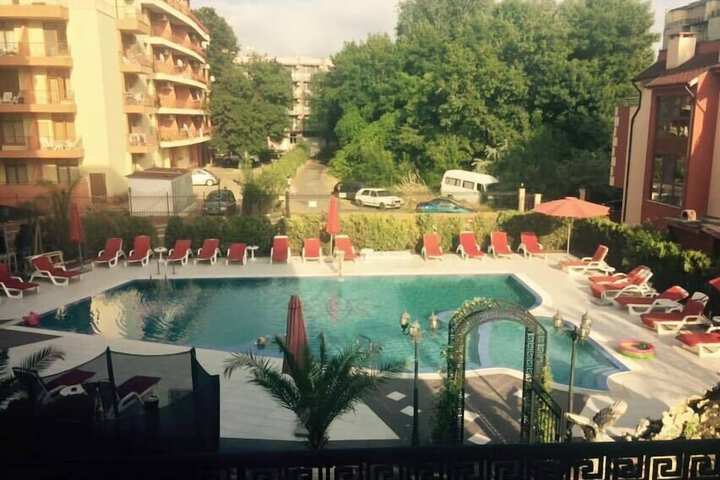 Pool 57 of 73