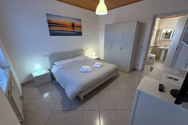 Room 7 of 62