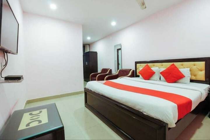 Room 8 of 14