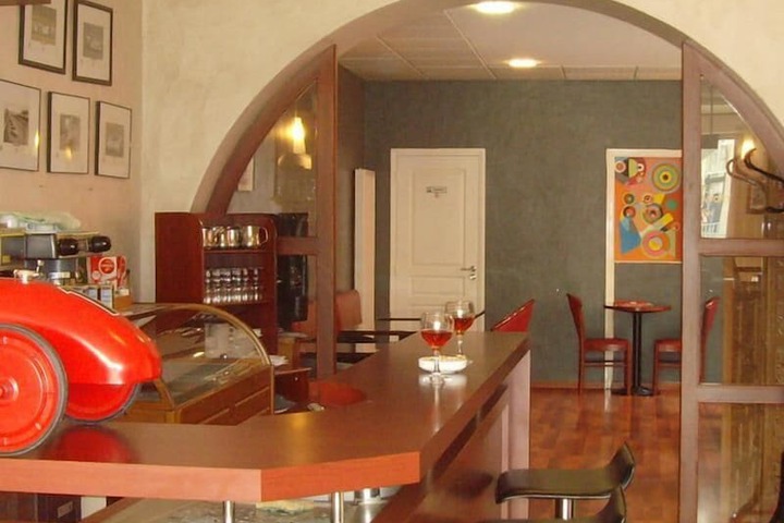Lounge 24 of 26