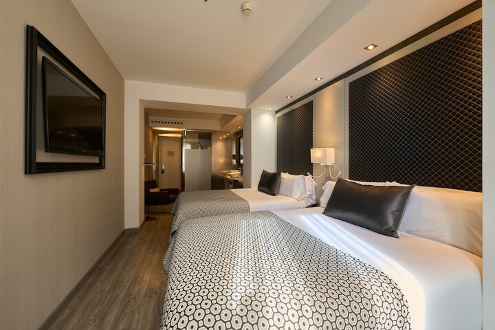 Room 9 of 82