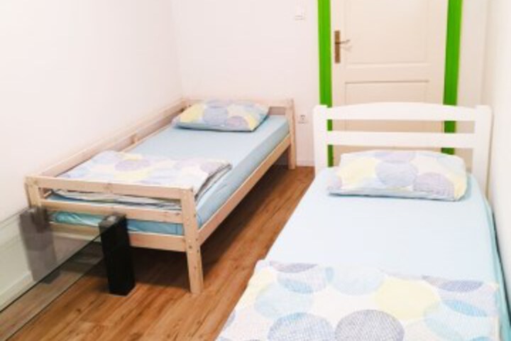 Room 9 of 48