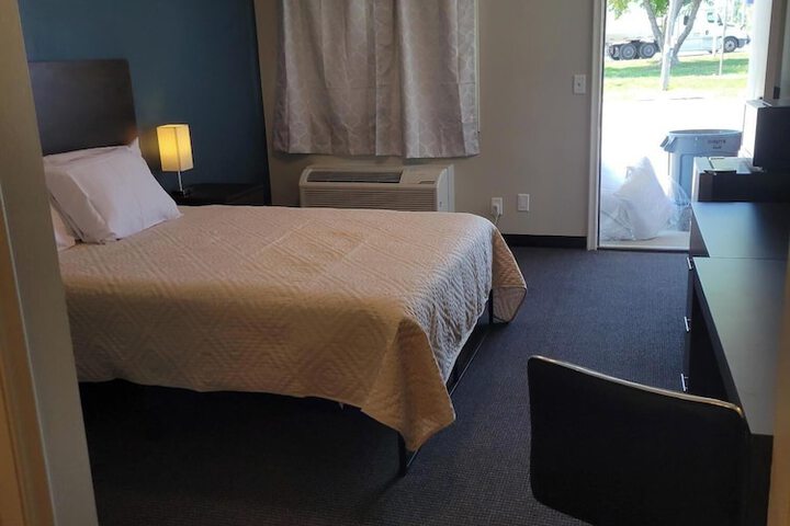 Room 4 of 6