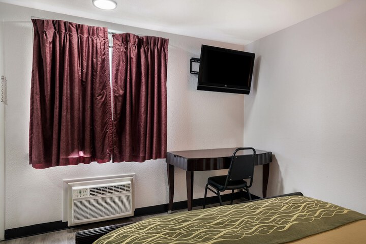 Room 32 of 63