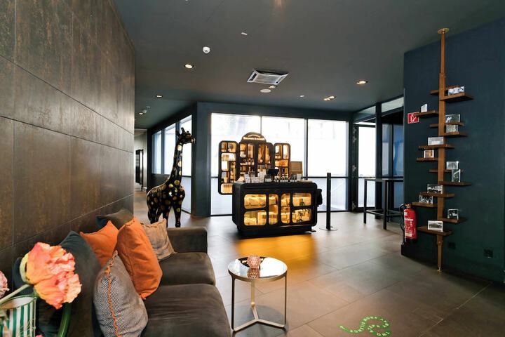 Entrance & Lobby