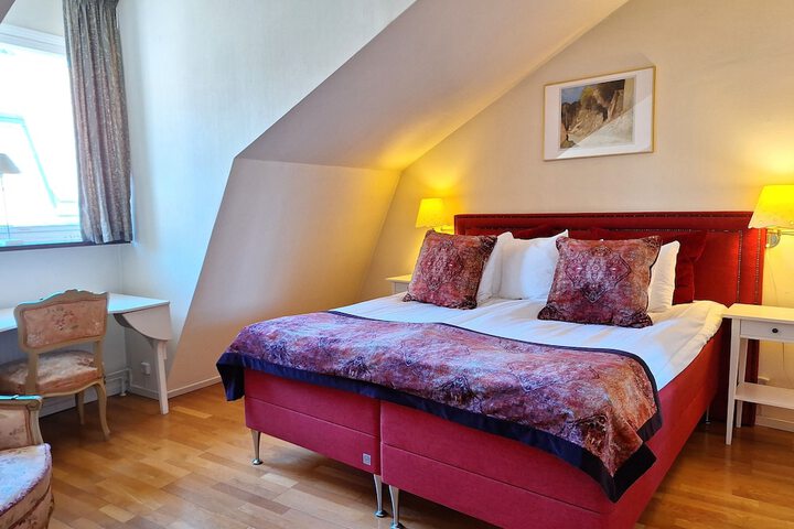 Room 27 of 60