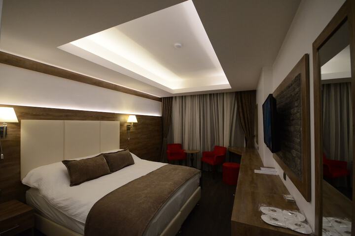 Room 6 of 56