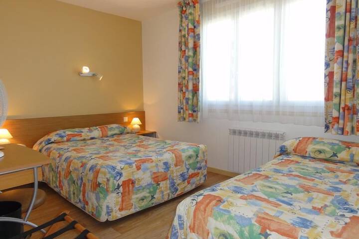 Room 10 of 25