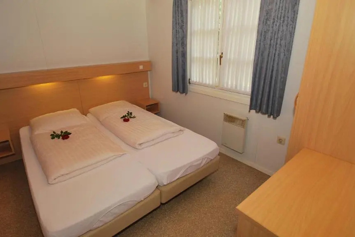 Room 2 of 16