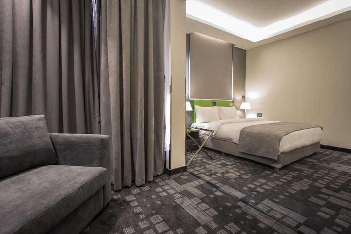 Room 8 of 24