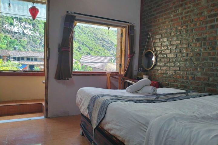 Room 18 of 48