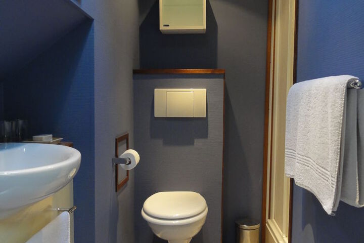 Room 16 of 30