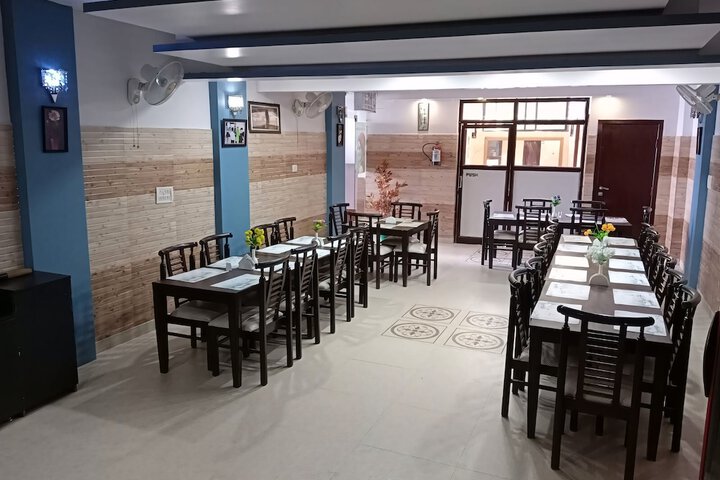 Dining 40 of 82
