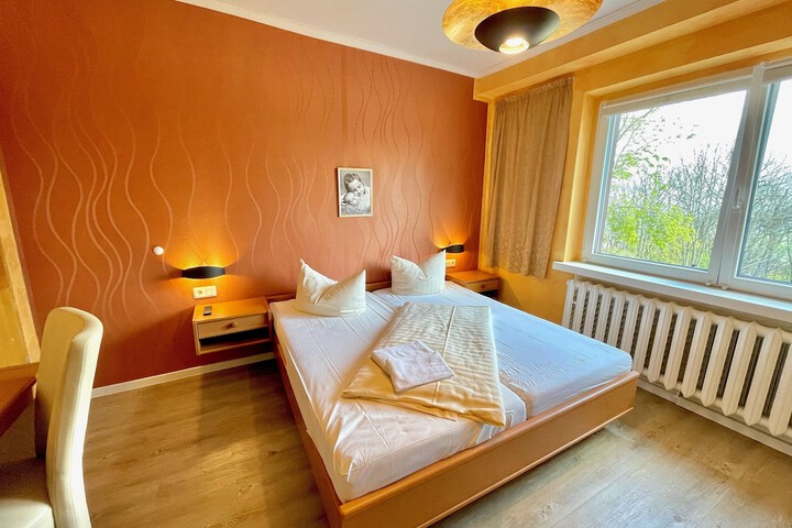 Room 3 of 25