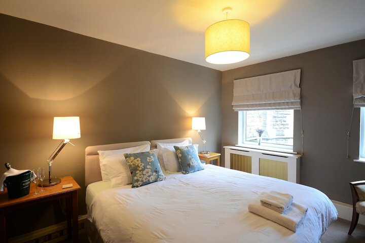 Room 4 of 36