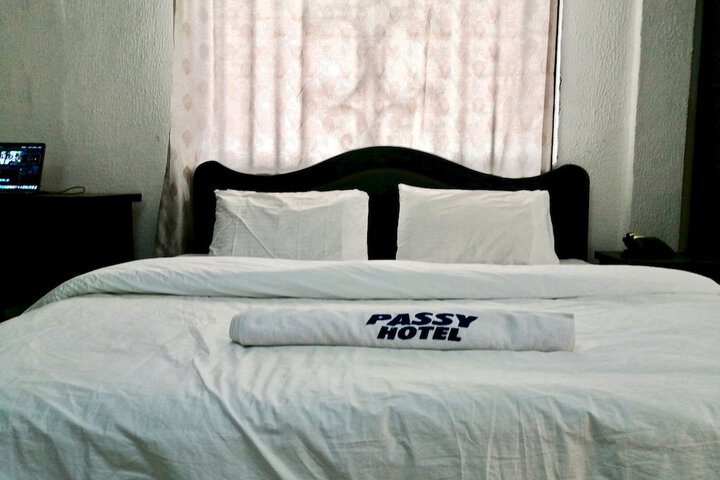 Room 3 of 6