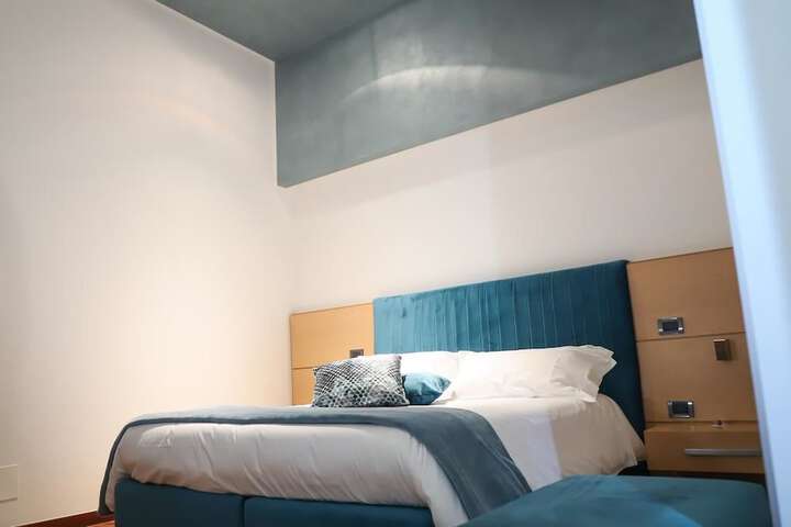 Room 6 of 42