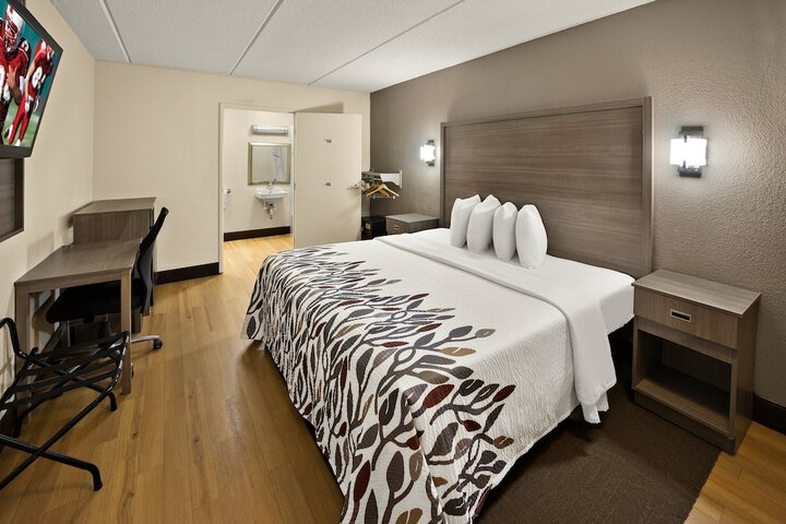 Standard Double Bed Accessible (9 of 13)