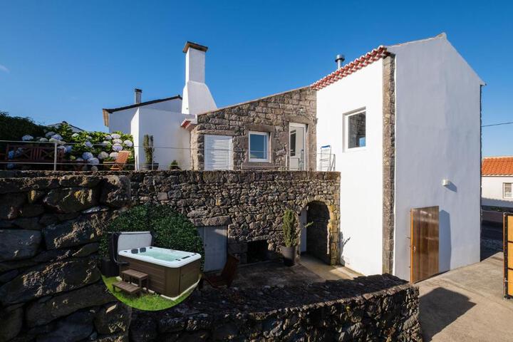 Casa do Simão Açores - Now with hot tub!