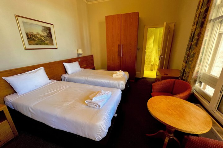Room 17 of 74