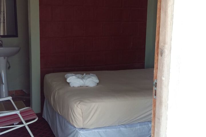 Room 7 of 9