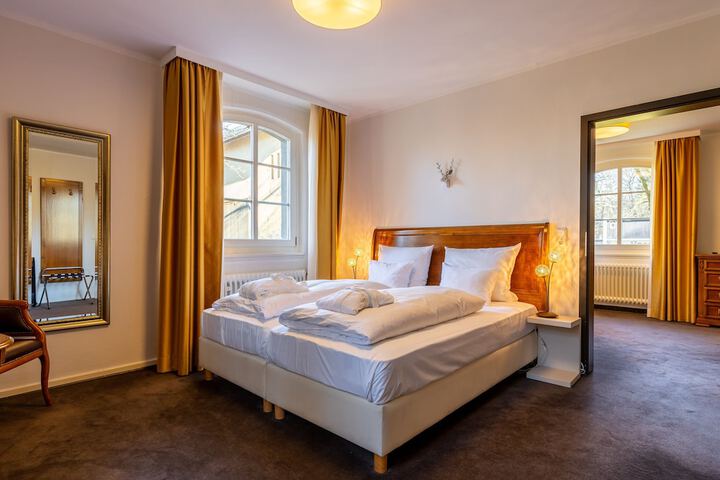 Room 27 of 102
