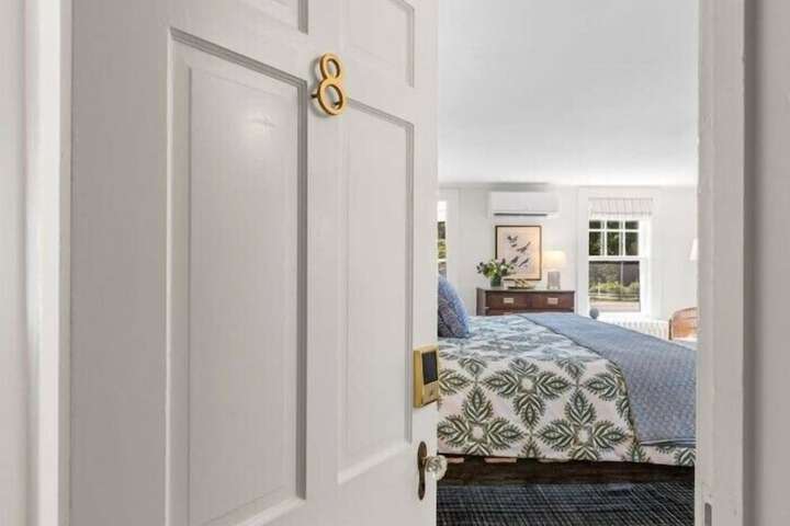 Room 32 of 84