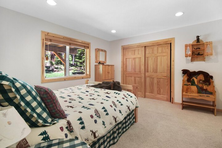 Room 4 of 16
