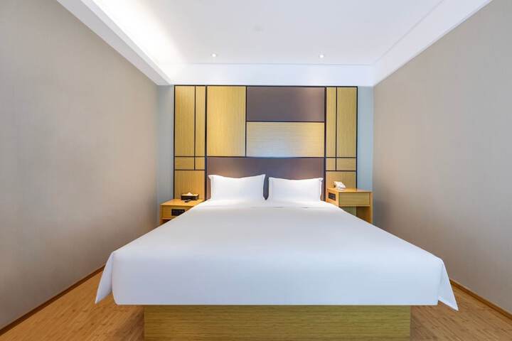 Room 6 of 51