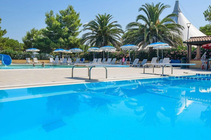 Pool 2 of 10