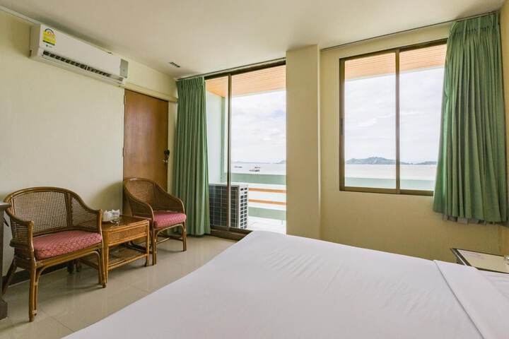 Room 21 of 37