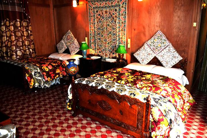 Room 6 of 150